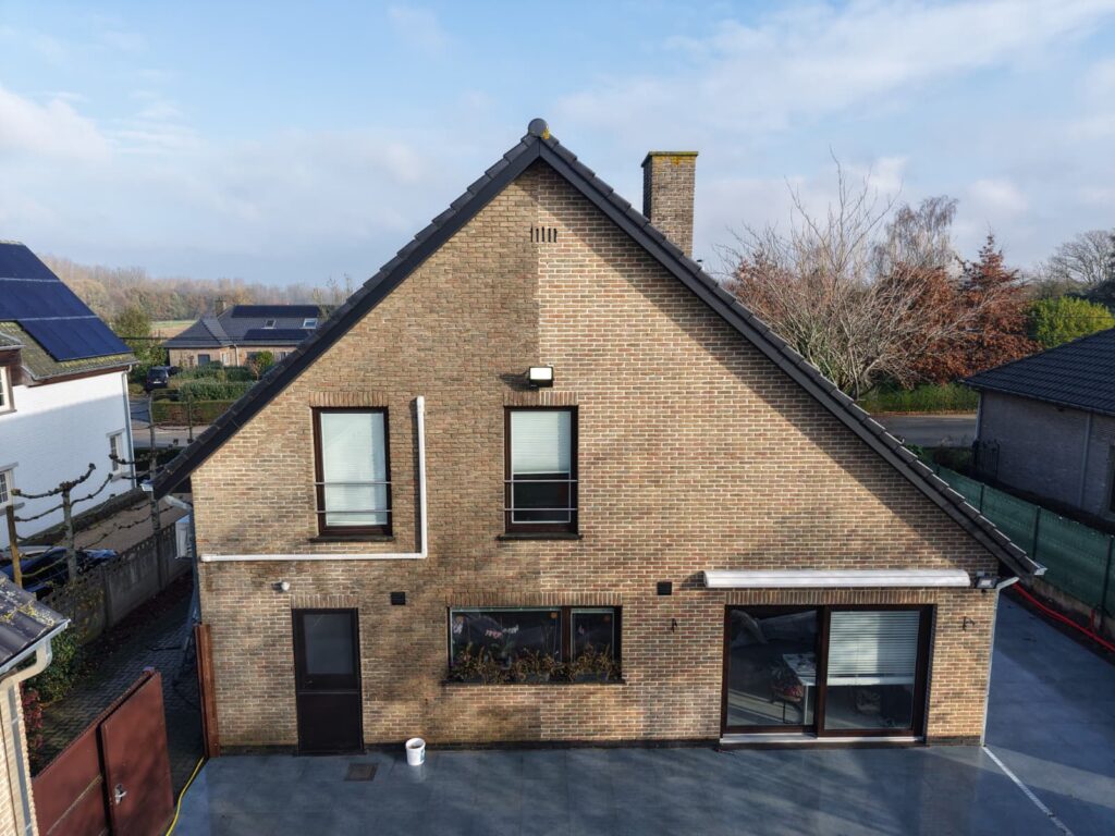 Gevelreiniging door S-Line Softwash